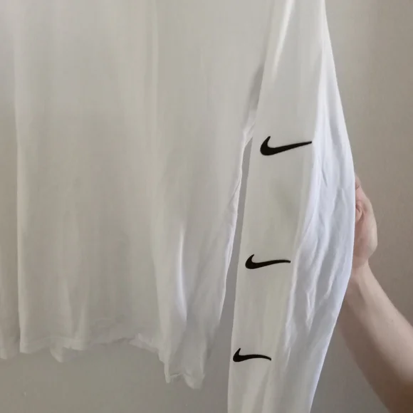 COPY - Nike Long sleeve tee - Picture 2 of 2